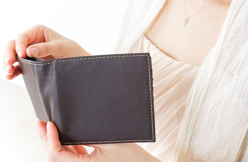 財布と既婚女性